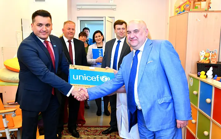 Витебский областной детский клинический центр посетили представитель ЮНИСЕФ в Беларуси Рустам Хайдаров