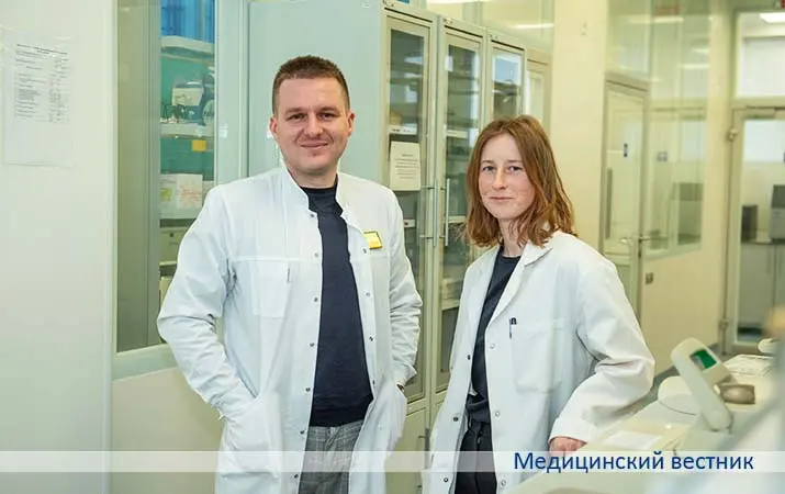 Научный сотрудник Дмитрий Луцкович и младший научный сотрудник Анна Клыч.