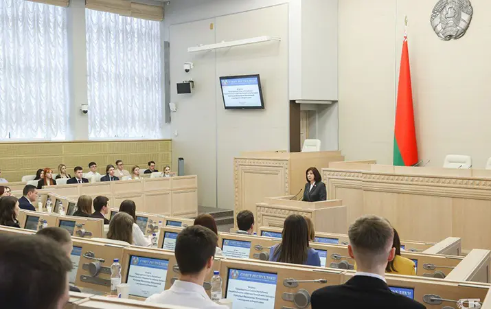 Наталья Кочанова провела встречу с участниками форума молодых избирателей